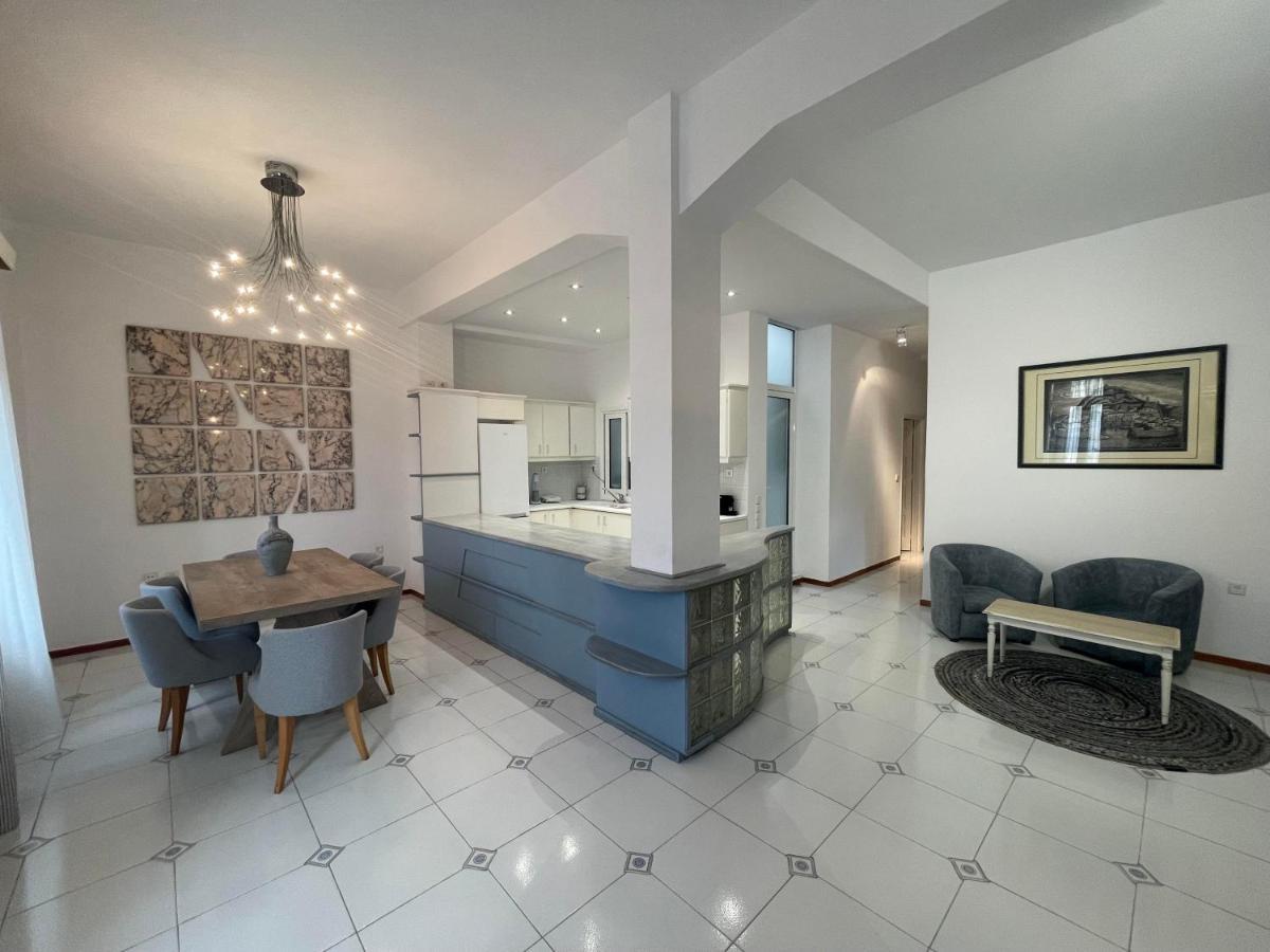 Dr. J. Spon Apartment Nafpaktos Ngoại thất bức ảnh